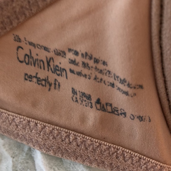 Calvin Klein never worn nude bra, 32B, 5 way adjustable with clear straps - Picture 4 of 5